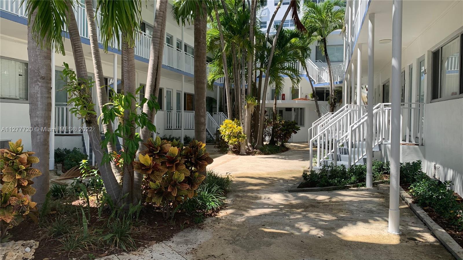 Stylish 1 bedroom unit in the heart of South Beach. located on a quiet street only steps from the oc