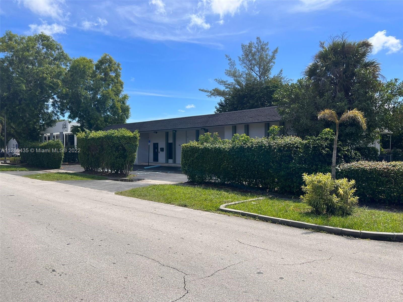 Photo of 1558 NE 162nd St in North Miami Beach, FL