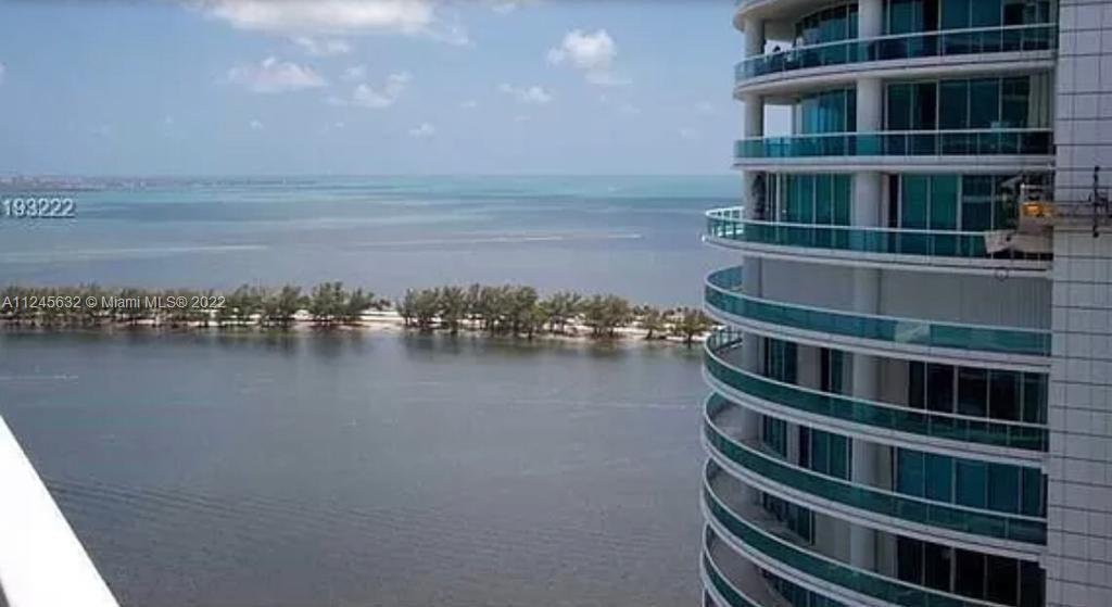 SPECTACULAR UNIT WITH VIEWS TO BISCAYNE BAY, KEY BISCAYNE AND BRICKELL.
MARBLE FLOORS THROUGHOUT TH