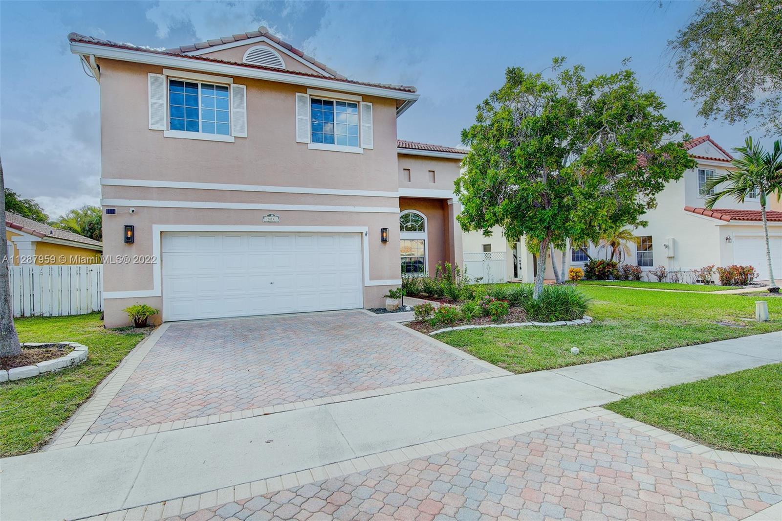 Photo of 324 SW 191st Ave in Pembroke Pines, FL