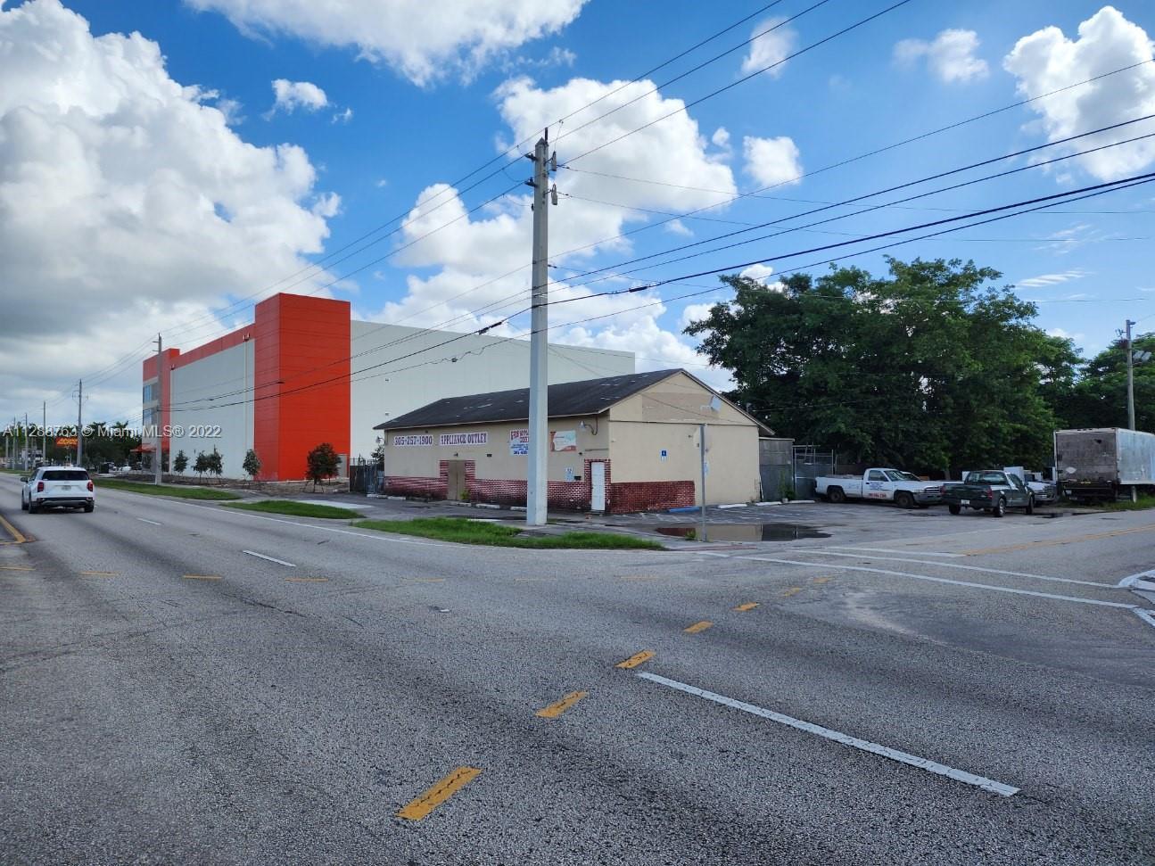 Photo of 23095 S Dixie Hwy in Miami, FL