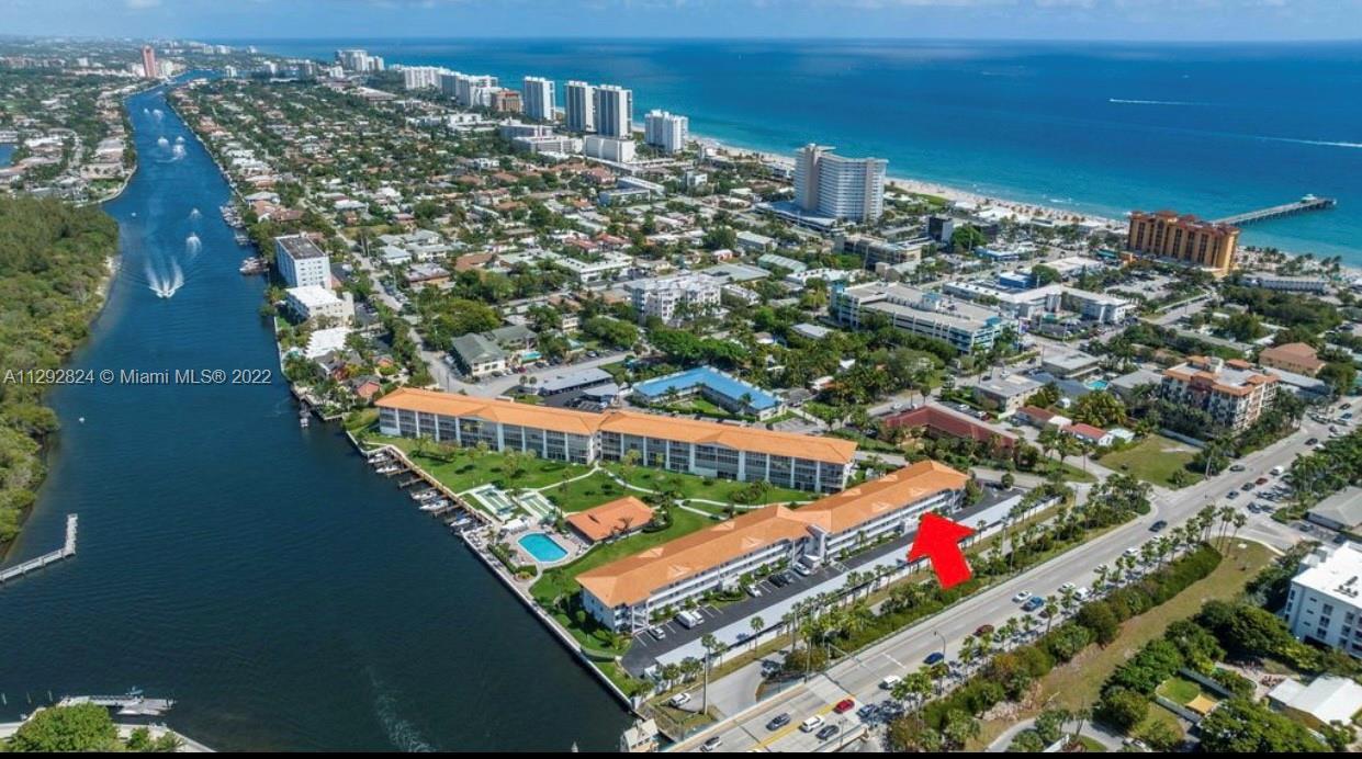 Amazing location between the ocean and the intercostal. Beautifully maintained second floor unit, fu