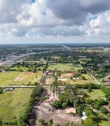 Photo of 11901 SW 64th St in Miami, FL