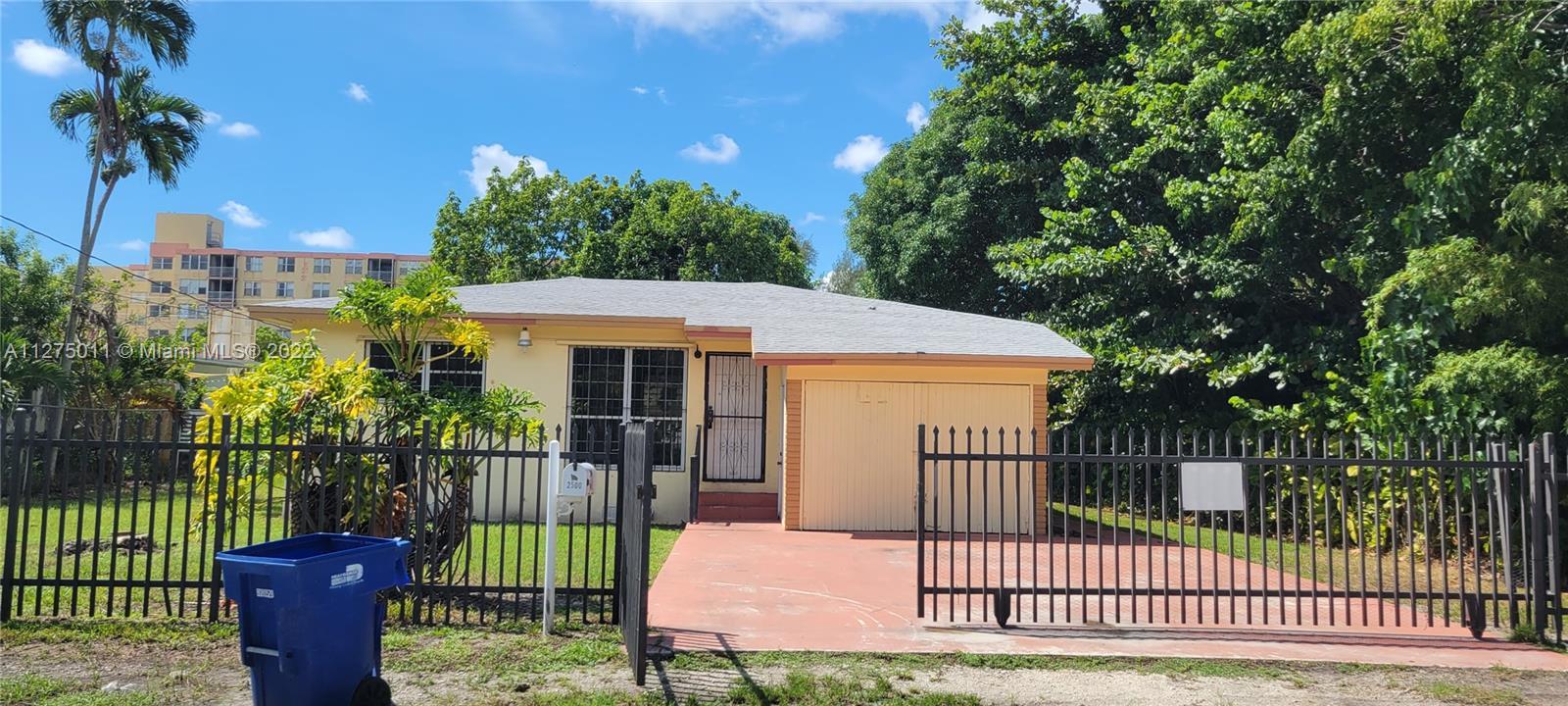 Photo of 2500 NE 181st St in North Miami Beach, FL