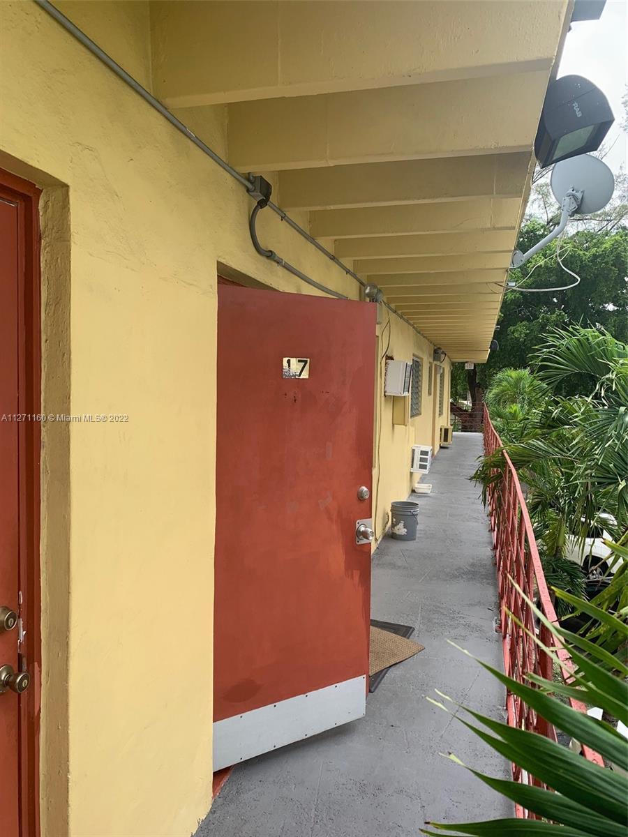Photo of 12195 W Dixie Hwy #17D in North Miami, FL