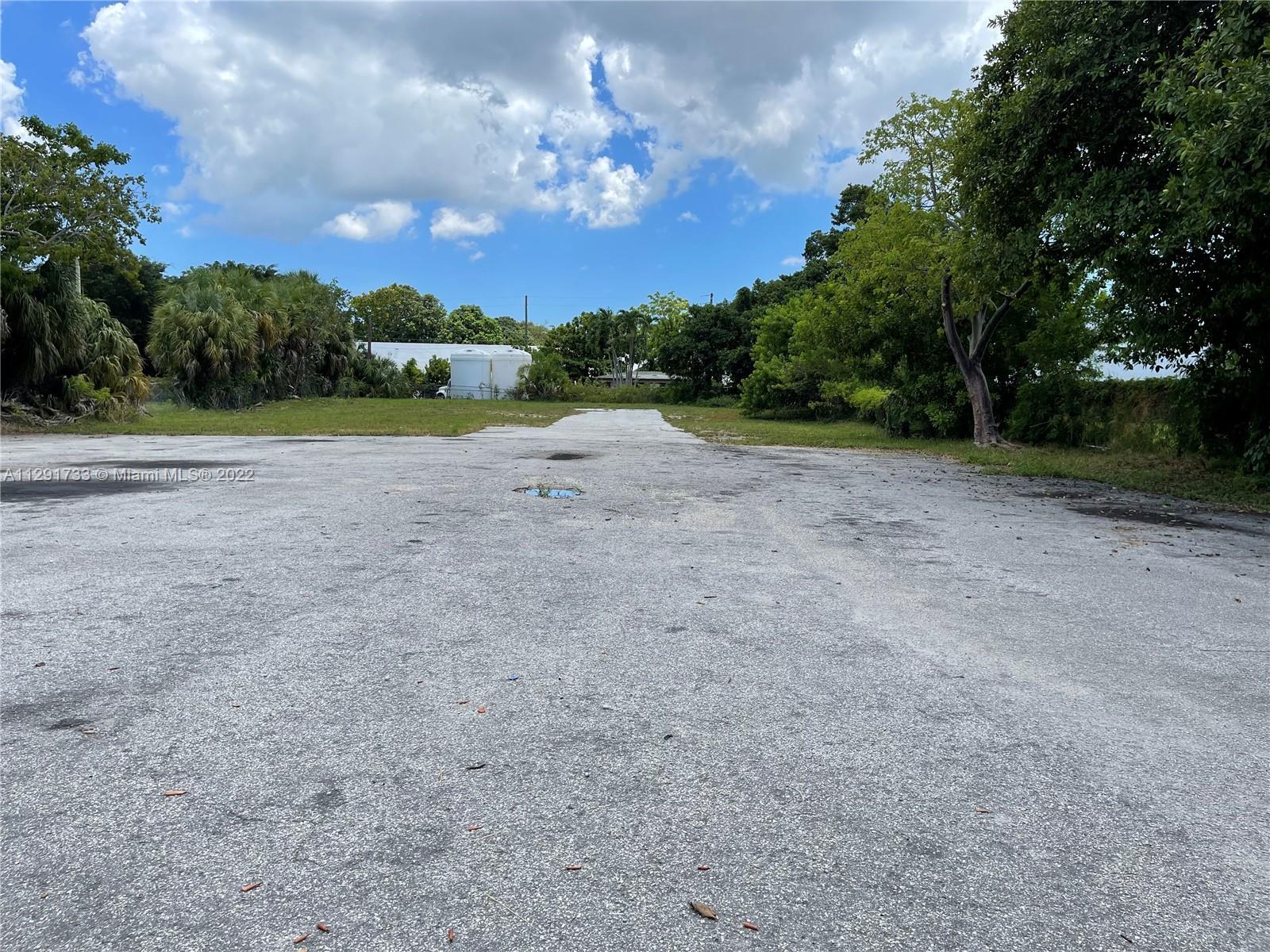 Photo of 2127 N State Road 7 Rd in Hollywood, FL