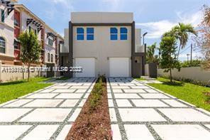 New construction, Short-term licensed ready and approved! Modern townhouse with 3 bedrooms plus den/