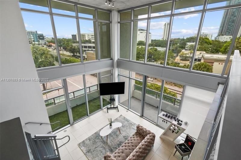 Luxurious and Modern open concept condo located in the most desirable building in Midtown Miami. Per