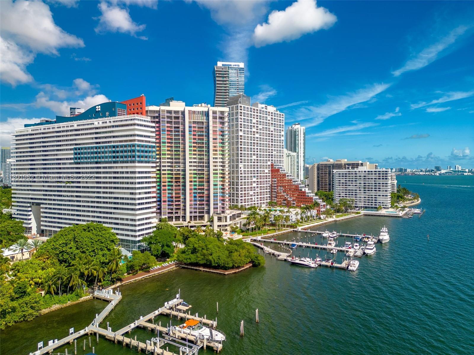 WATERFRONT BUILDING IN THE MIDDLE OF BRICKELL.IMMACULATE UNIT,
GREAT VIEWS OF CITY AND BAY. GORGEOU