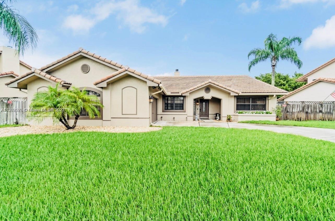 Photo of 6981 E Wedgewood Ave in Davie, FL