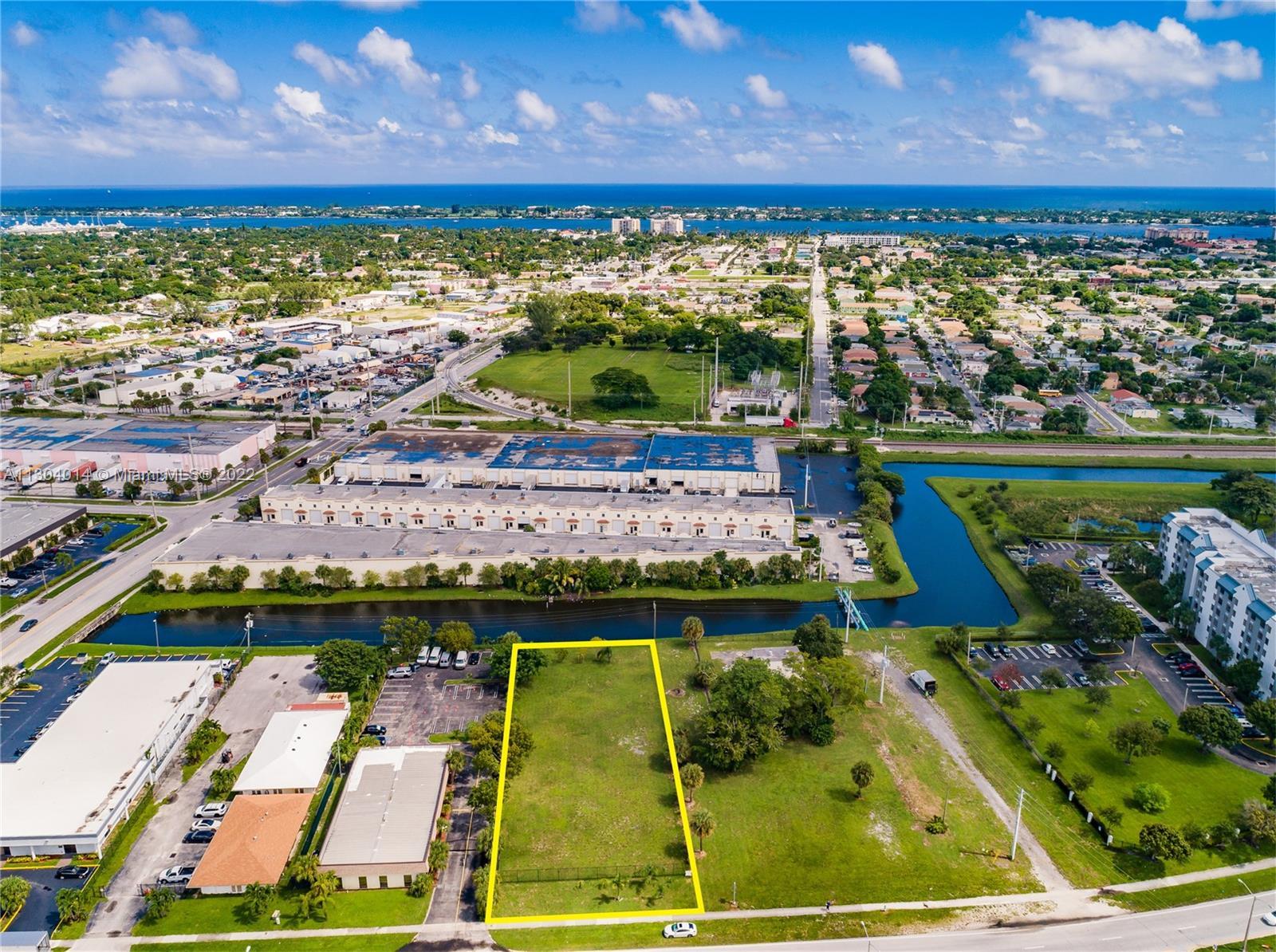 A prime vacant lot of 28,400 SF at 2460 N Australian Ave in West Palm Beach, FL. An average daily tr