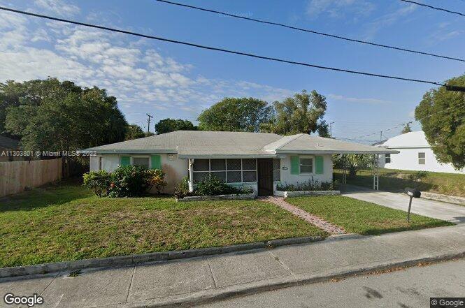 Bright and Comfortable single family with specious backyard for more privacy. Great distribution. Ti