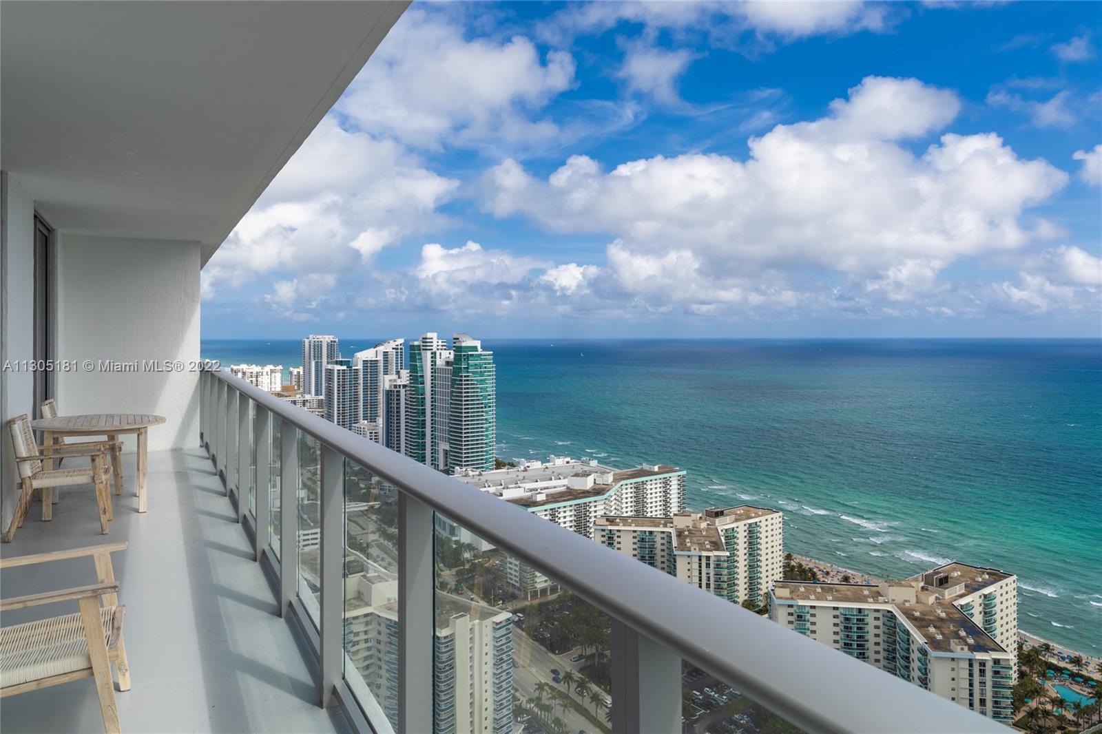 Perfection! Lower Penthouse 2 BR 2 BTH residence in Hyde Beach House 1,100sqft, fully furnished unit