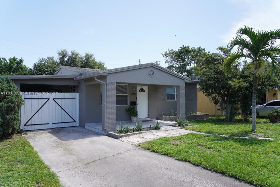 Find the Perfect Home 3/2 in Hollywood Fl. Gorgeous house with midcentury vibe. Fully furnished. . O