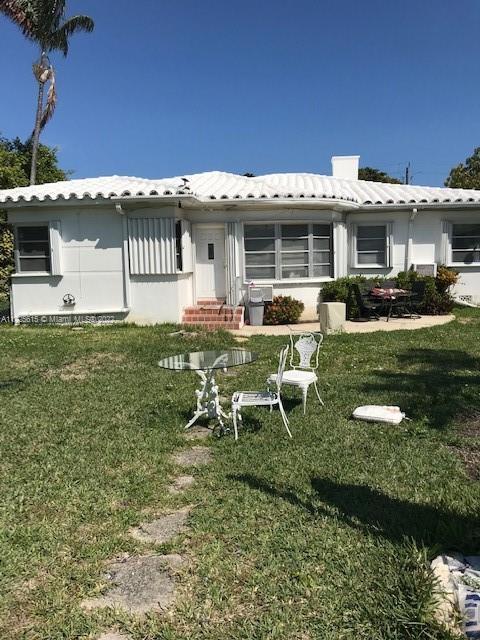 Photo of 860 Lakeview Dr in Miami Beach, FL