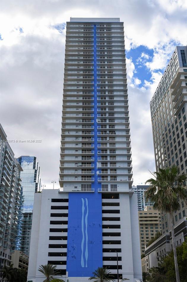 PRIME LOCATION @BRICKELL Beautiful 2 BED/2BATH BAY and POOL view apartment. It is ideally for invest