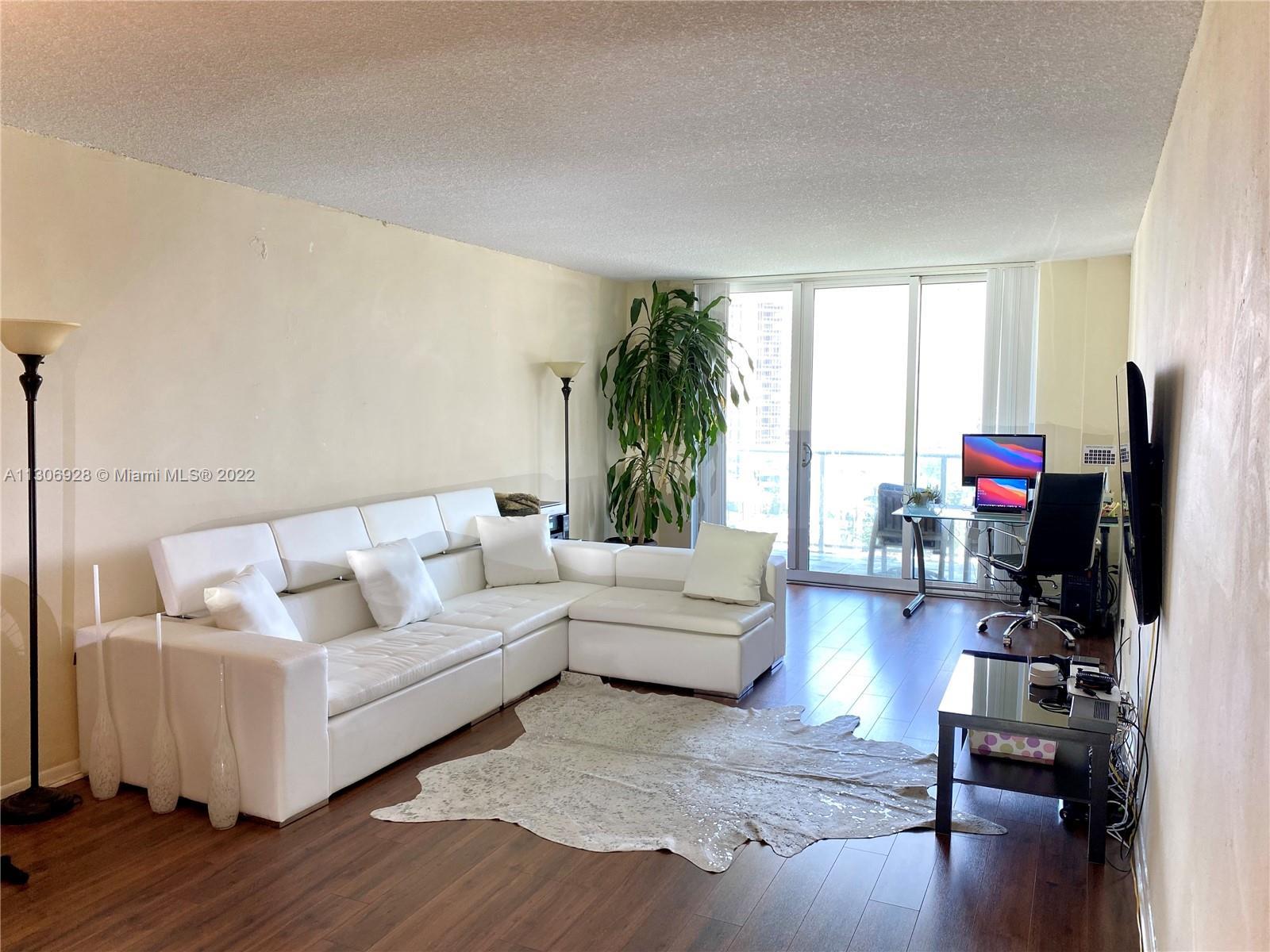 AMAZING 1/1 UNIT WITH AMAZING VIEWS & AMENITIES. EVERYTHING INCLUDED , WATER, CABLE, WIFI. Excellent