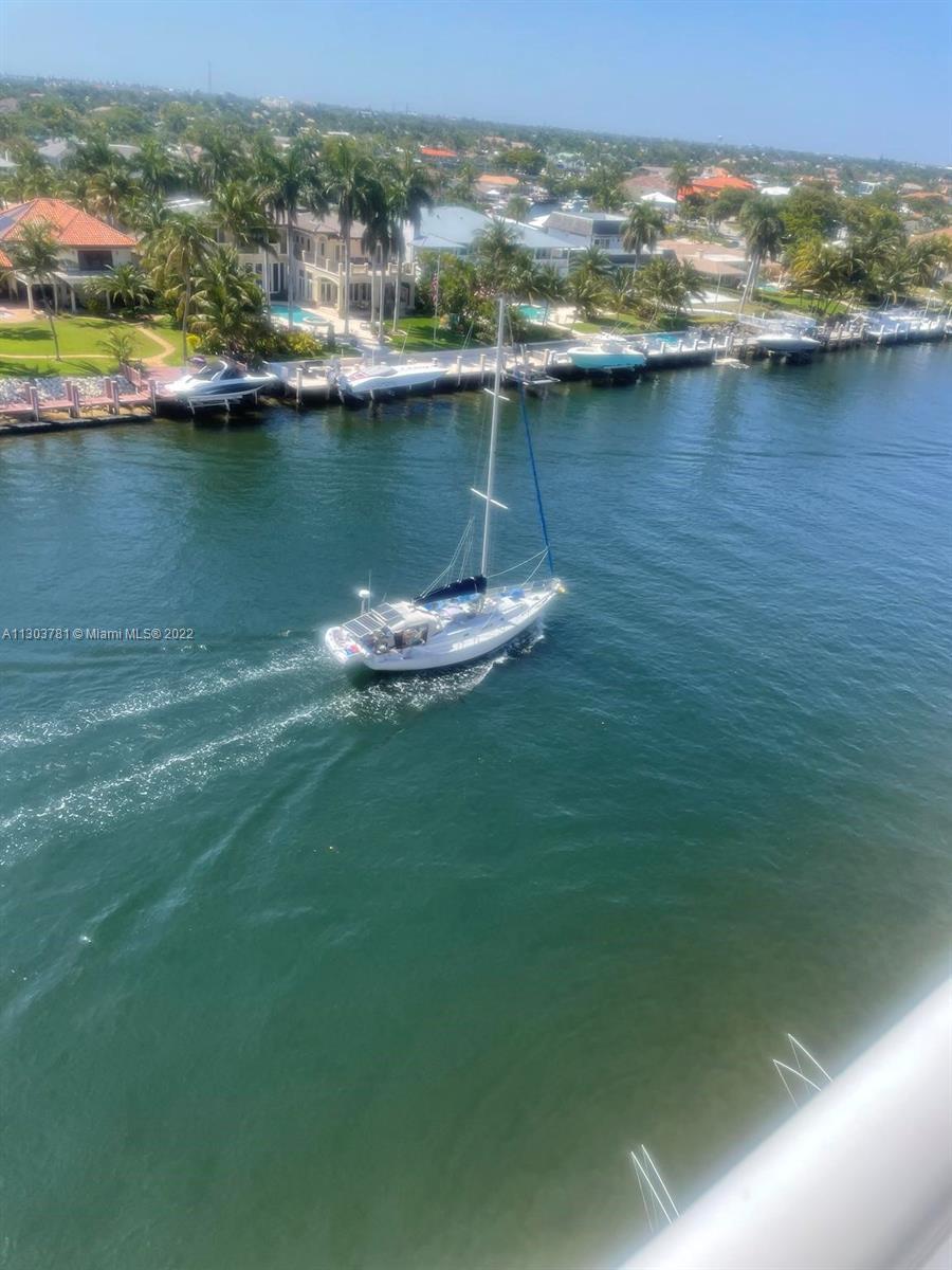 Beautiful and large 2 bedroom corner unit directly overlooking the intercoastal waterway. Modern and