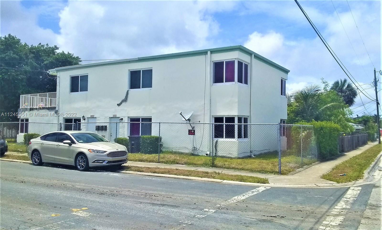 CBS renovated triplex located East of I-95 and close to downtown West Palm Beach. Impact glass throu