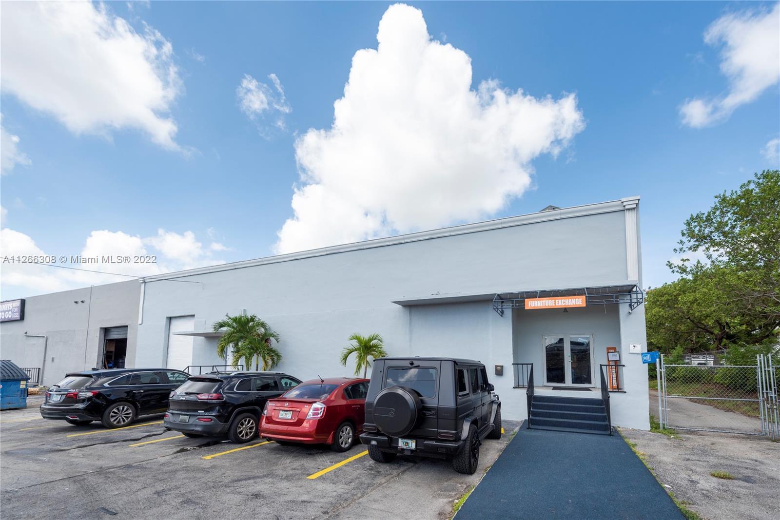 Photo of 1950 SW 30th Ave in Pembroke Park, FL