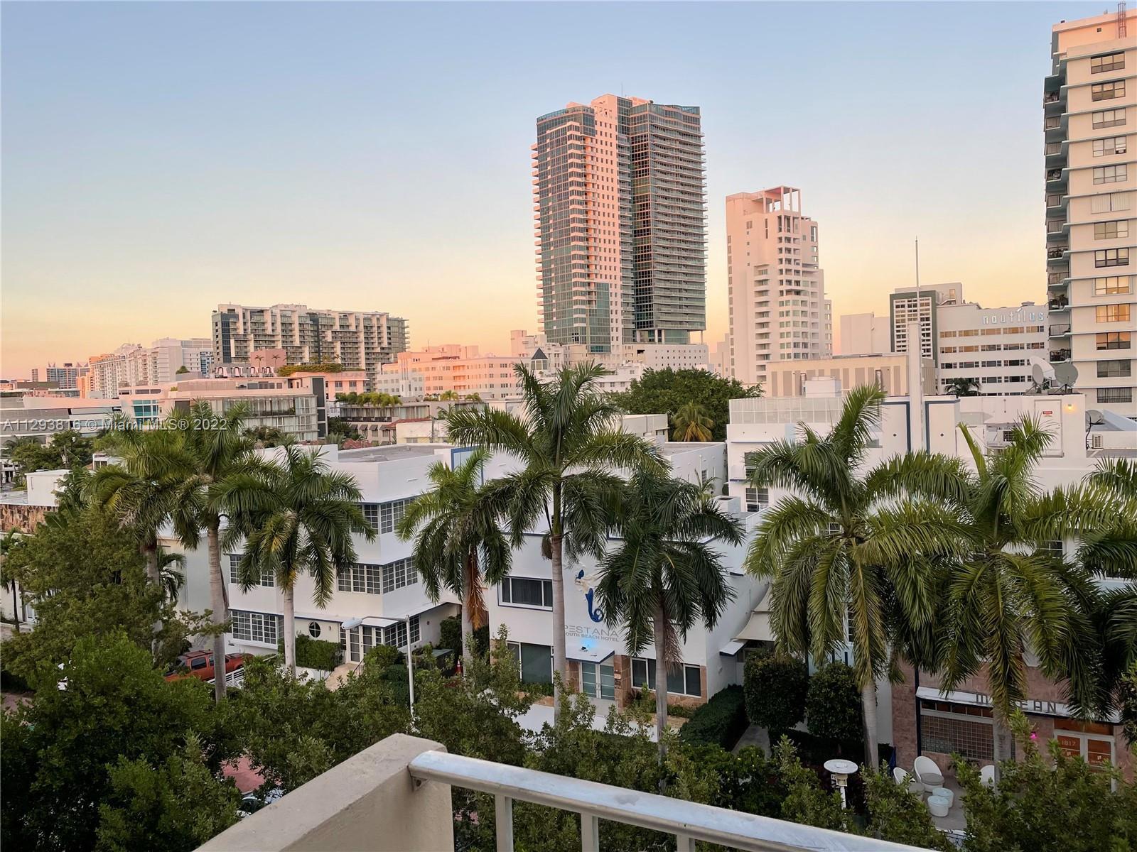 Great 2 Bedroom/1 Bathroom Condo located in the Heart of South Beach. Building is a 55+ and rentals 