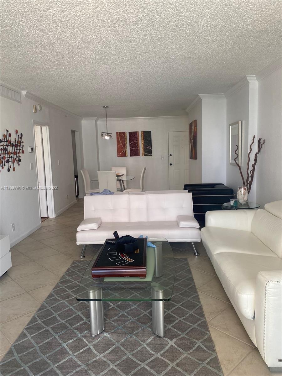 A showy oceanfront building near to Hollywood Beach Broadwalk. Oceanfront luxury building with full 