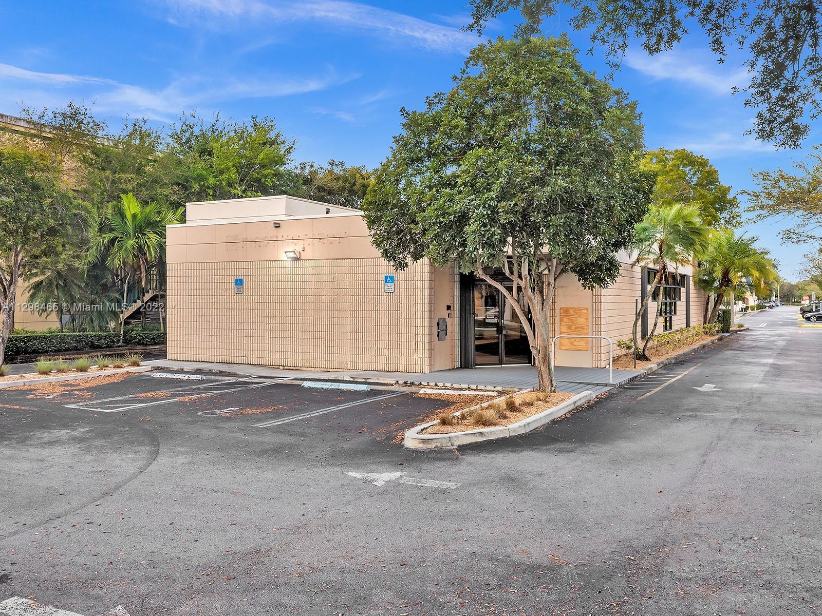 Photo of 4699 N Nob Hill Rd in Sunrise, FL