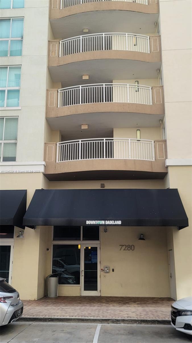Beautiful  two bedroom, two bathroom unit, directly across from Dadeland Mall. A must see.  The unit features an updated kitchen, large walk-in closet in master bedroom. The unit has one assigned parking space included.  Don't miss out on a great rental in an excellent location.