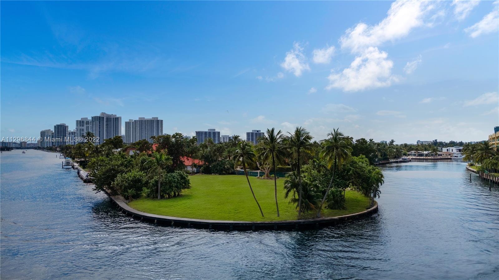 Photo of 501 Palm Dr in Hallandale Beach, FL