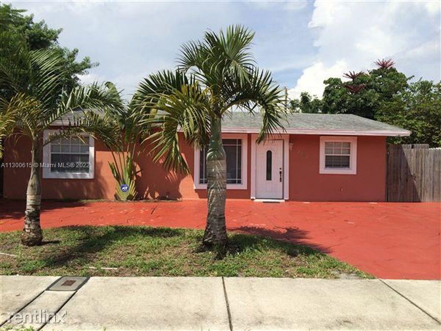 Photo of 1385 SW 47th Ter in Fort Lauderdale, FL