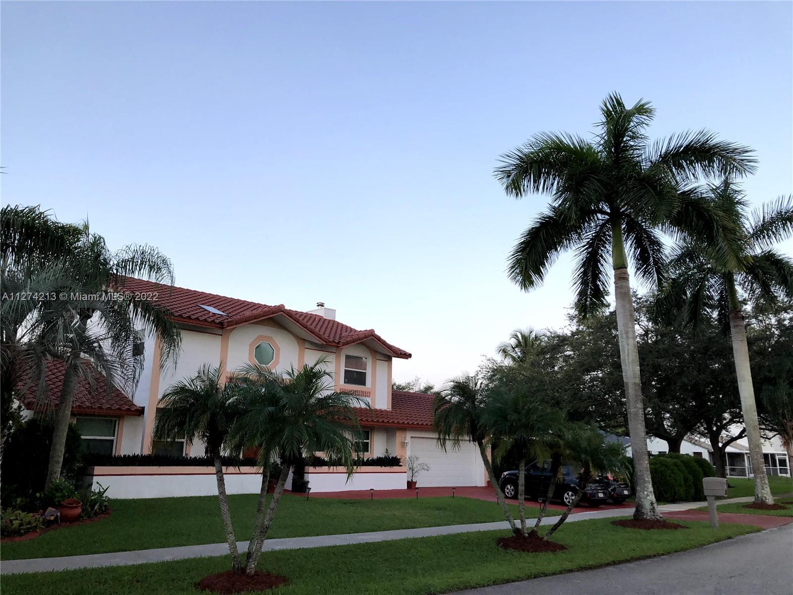 Photo of 6101 Falconsgate Ave in Davie, FL