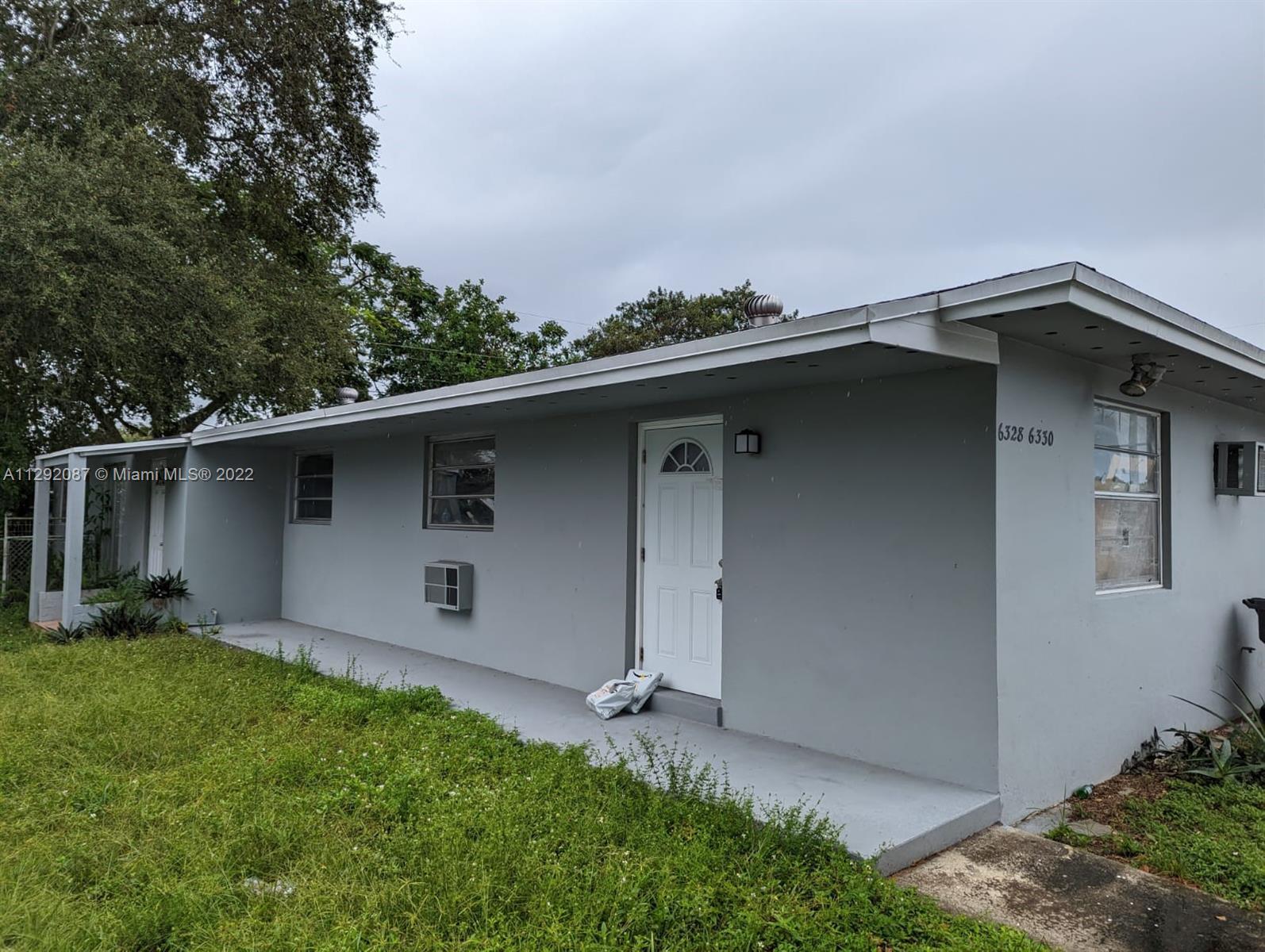 Photo of 6328-6330 Washington St in Hollywood, FL