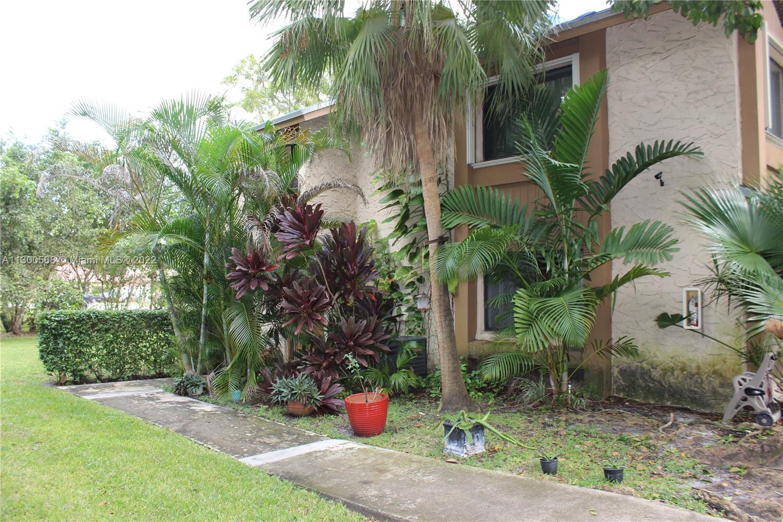 Photo of 175 Wimbledon Lake Dr #175 in Plantation, FL