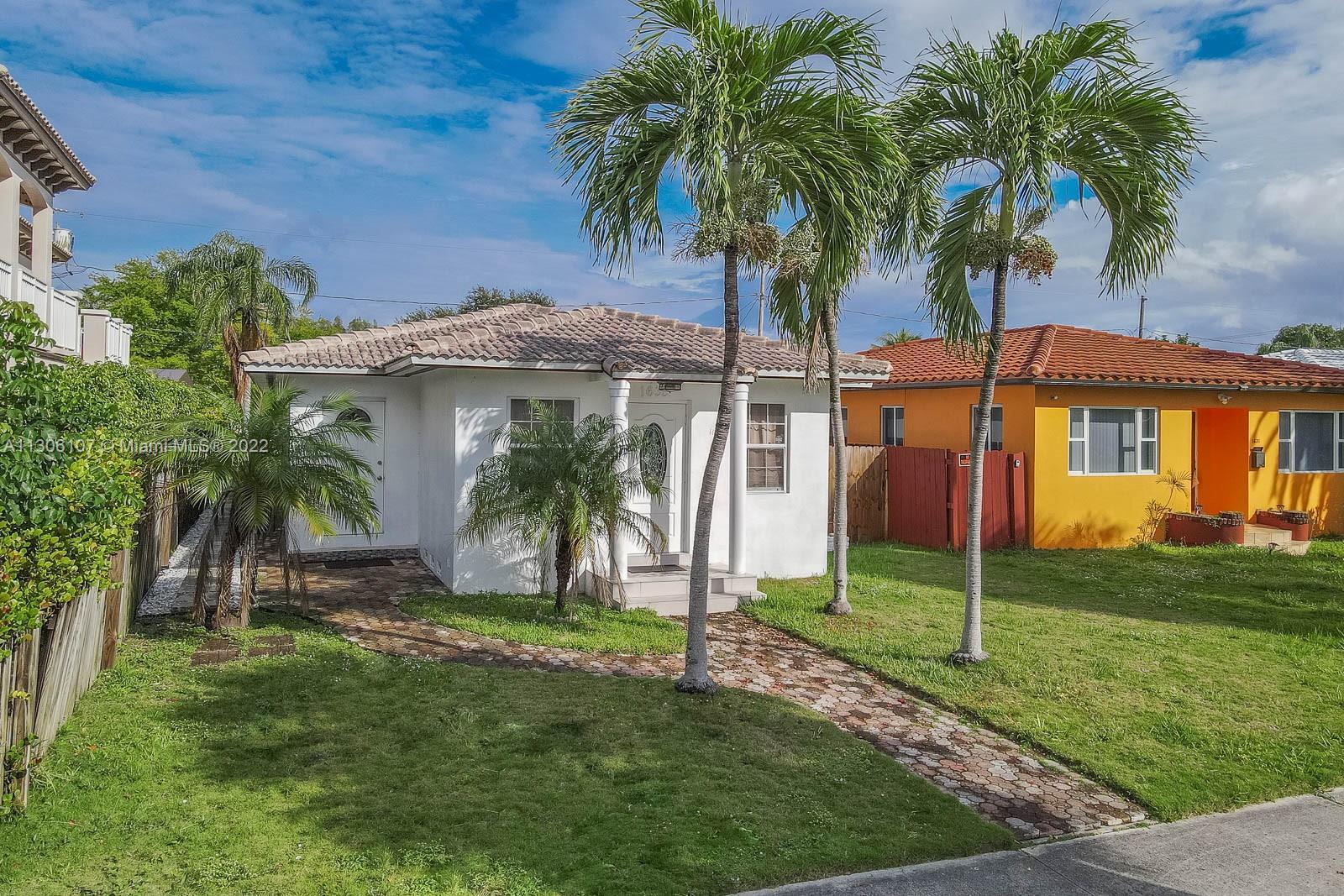 CHARM, LOCATION AND CONVENIENCE! This home is a short walk or bike ride to beautiful Hollywood Beach