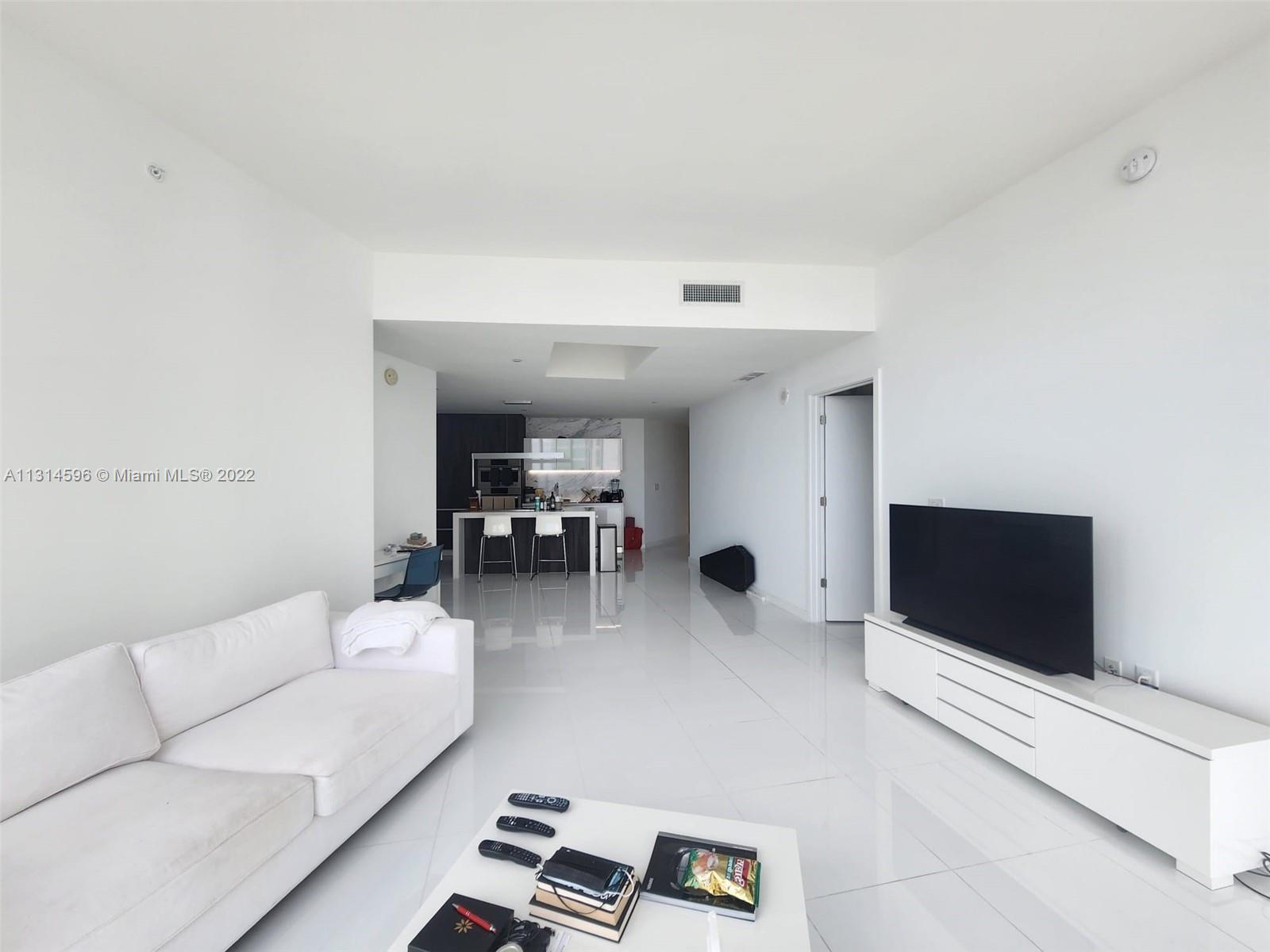 Luxurious and highly desirable 2 Bed + Den /3 bath residential Condo at the Paramount Miami WorldCen