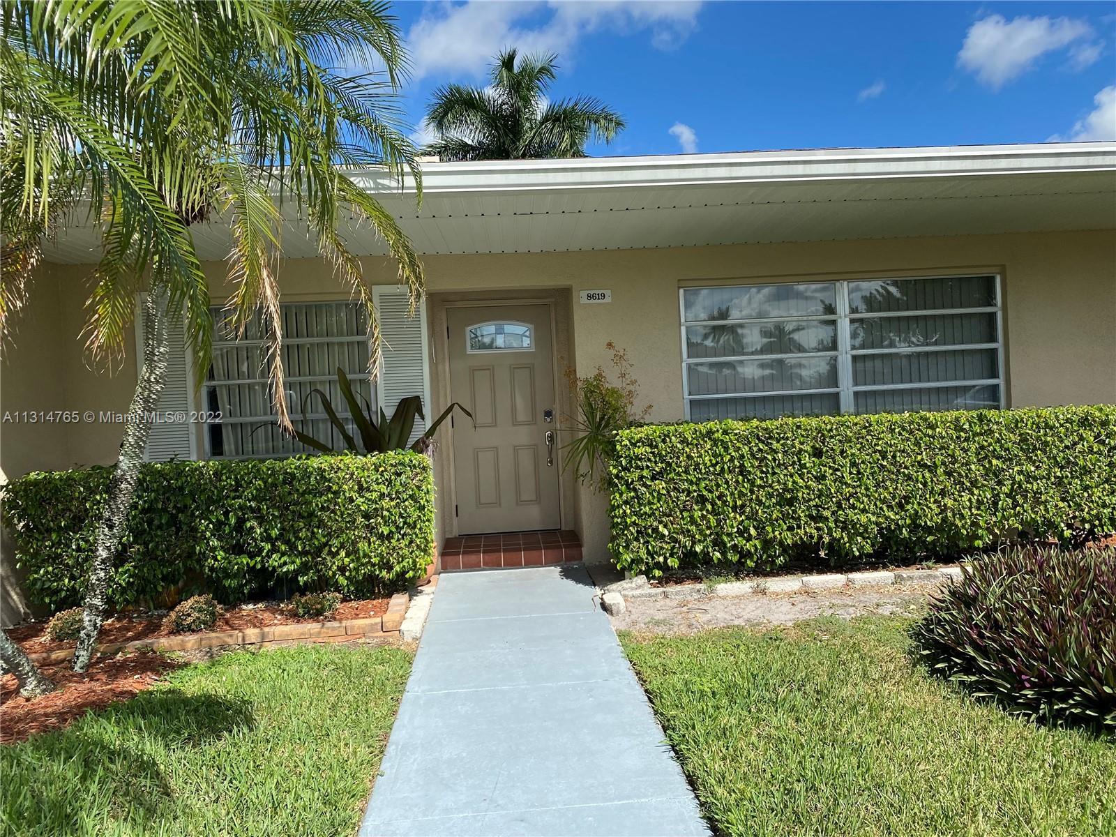 Location location in the heart of Boca Raton at an Affordable price. Guard gated community  55+. Don