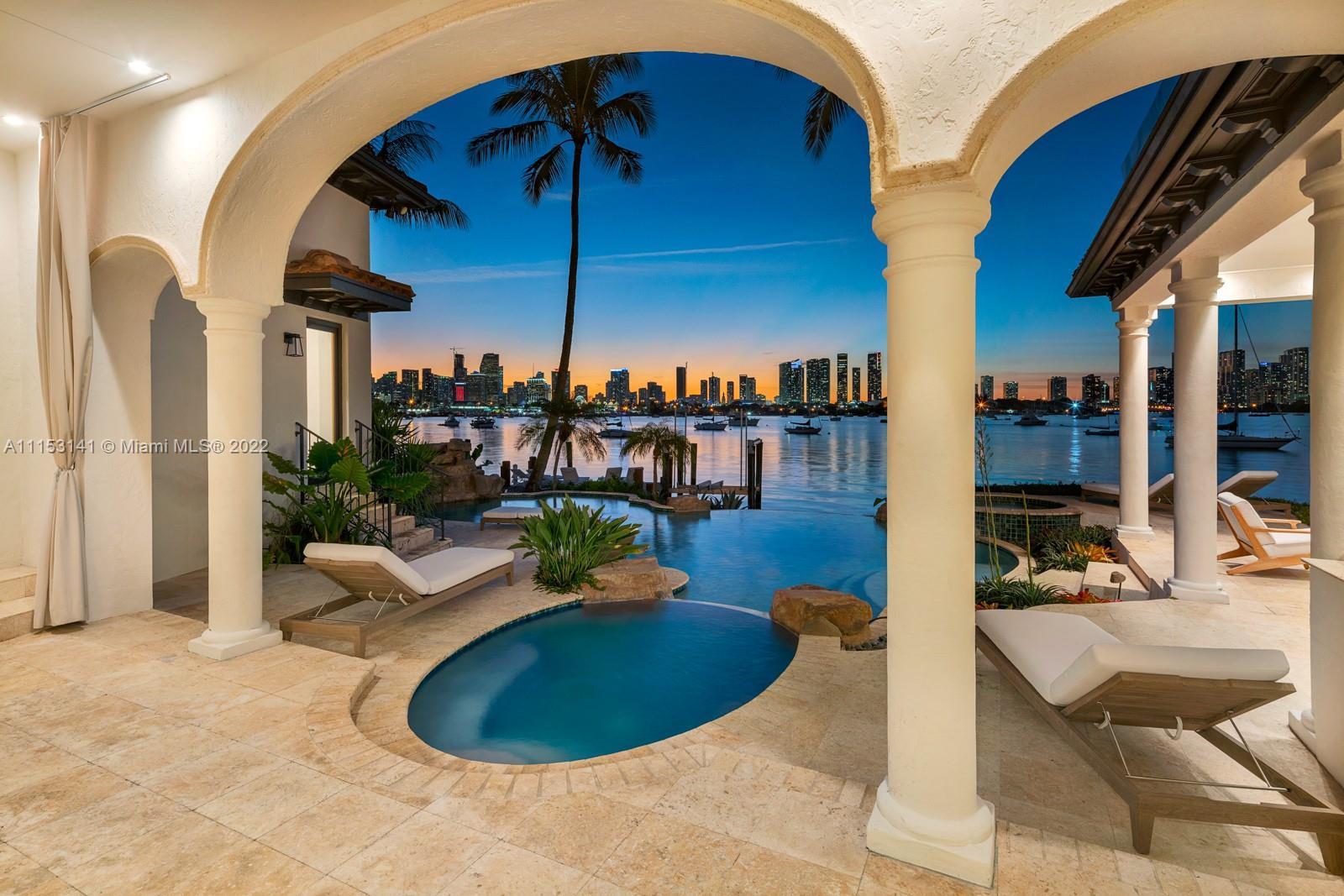 Photo of 432 S Hibiscus Dr in Miami Beach, FL