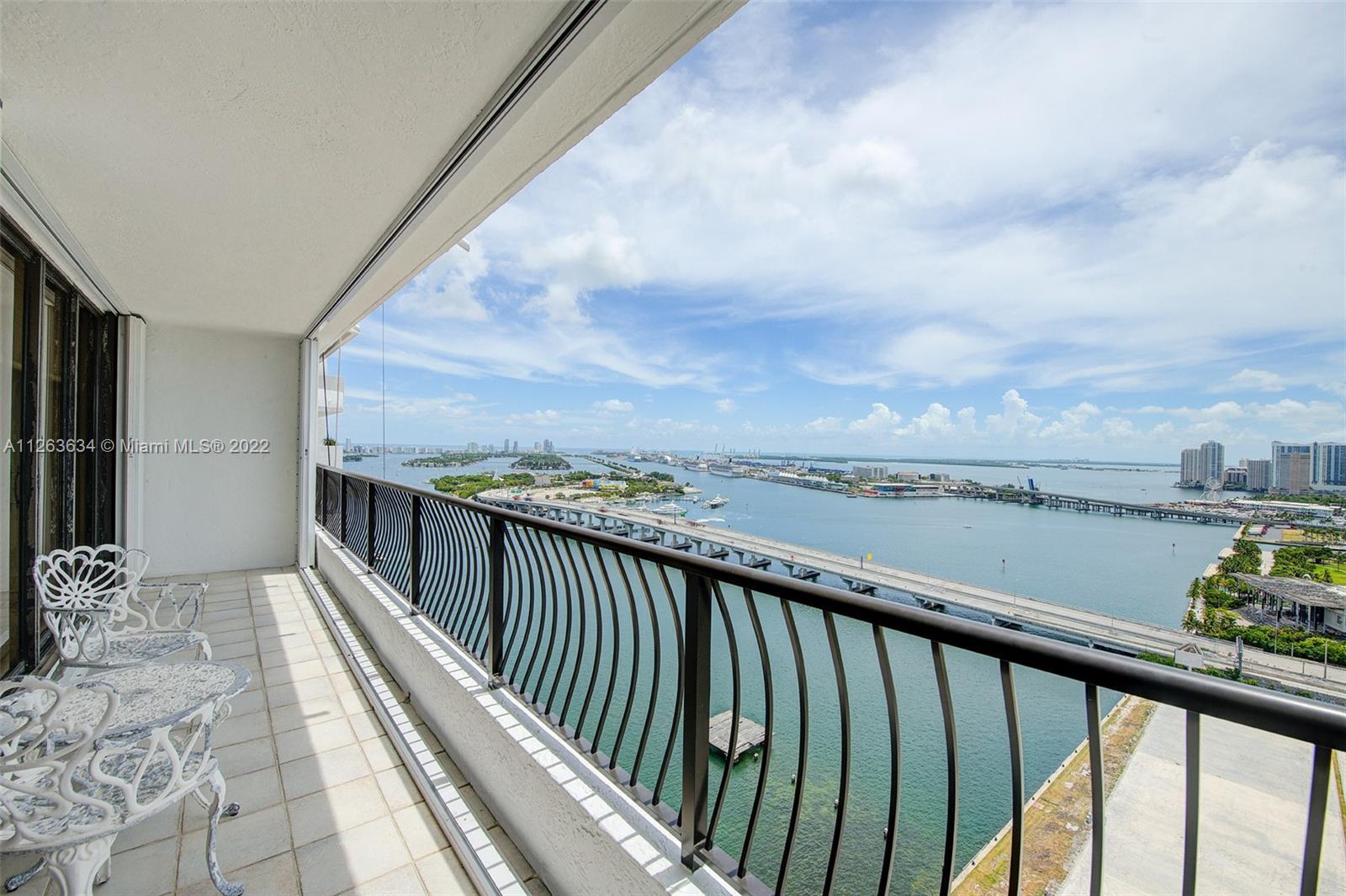 CORNER PENTHOUSE w/ SPECTACULAR VIEWS all the way to the OCEAN, BISCAYNE BAY, DODGE ISLAND HARBOR wh