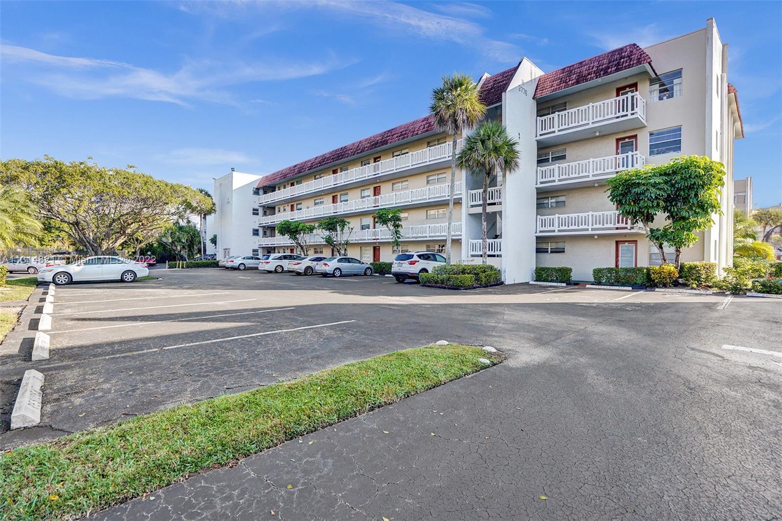 Photo of 3776 Inverrary Blvd #407R in Lauderhill, FL