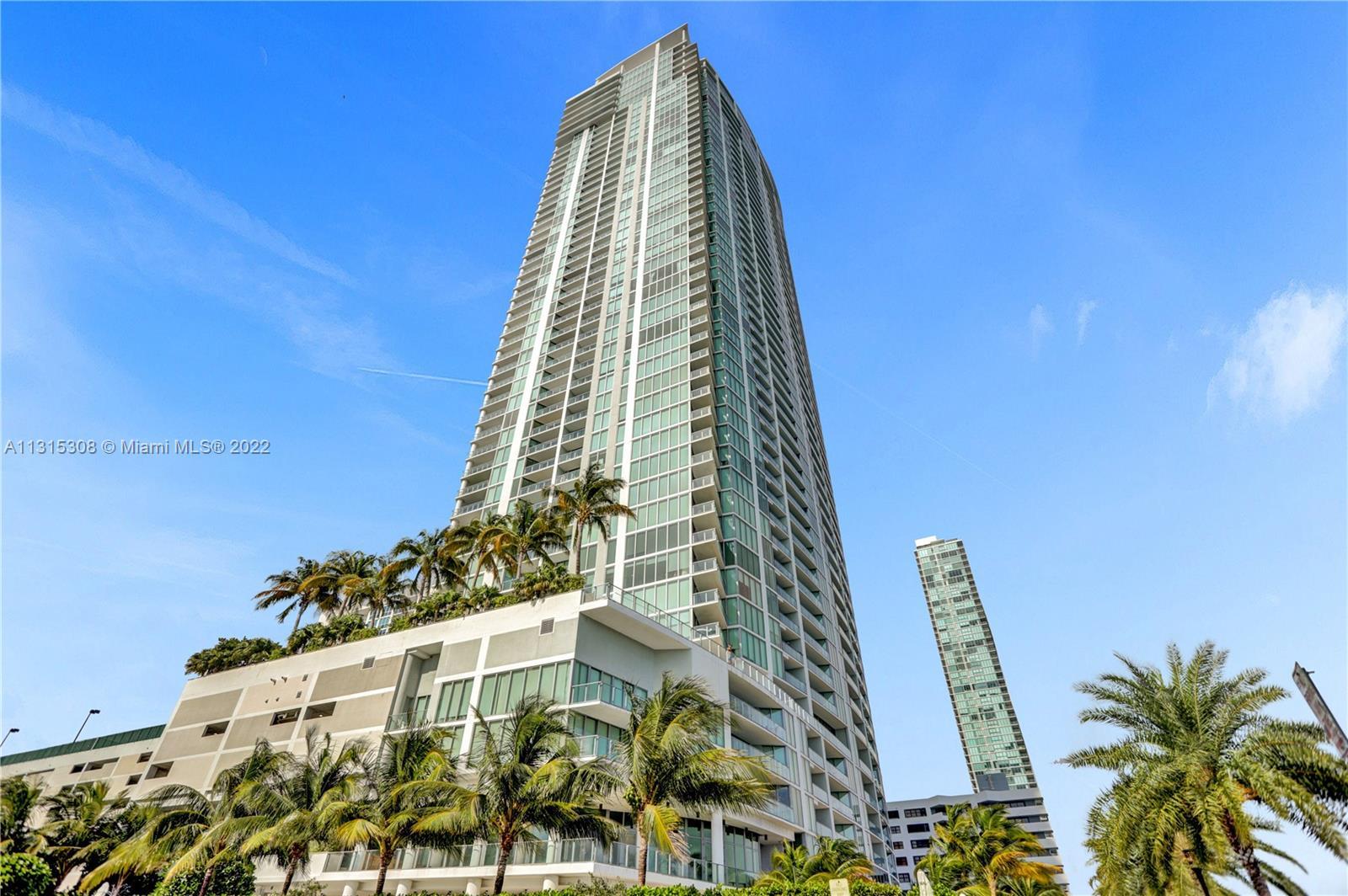 BREATHTAKING - Biscayne Beach (Edgewater) Direct Bay View from every room. Amazing 1 Bedroom (+ Den)