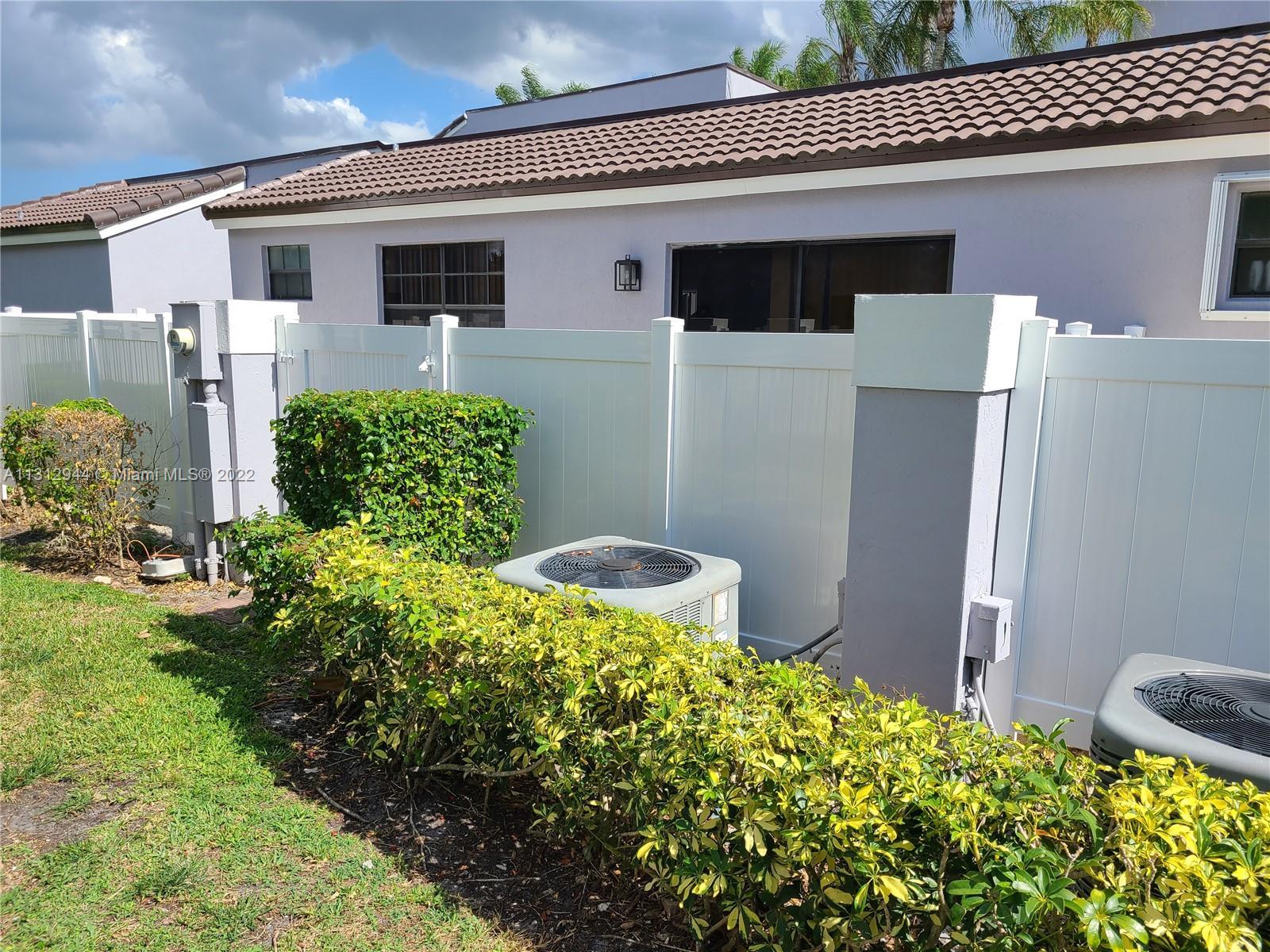 Photo of 11643 NW 11th St in Pembroke Pines, FL