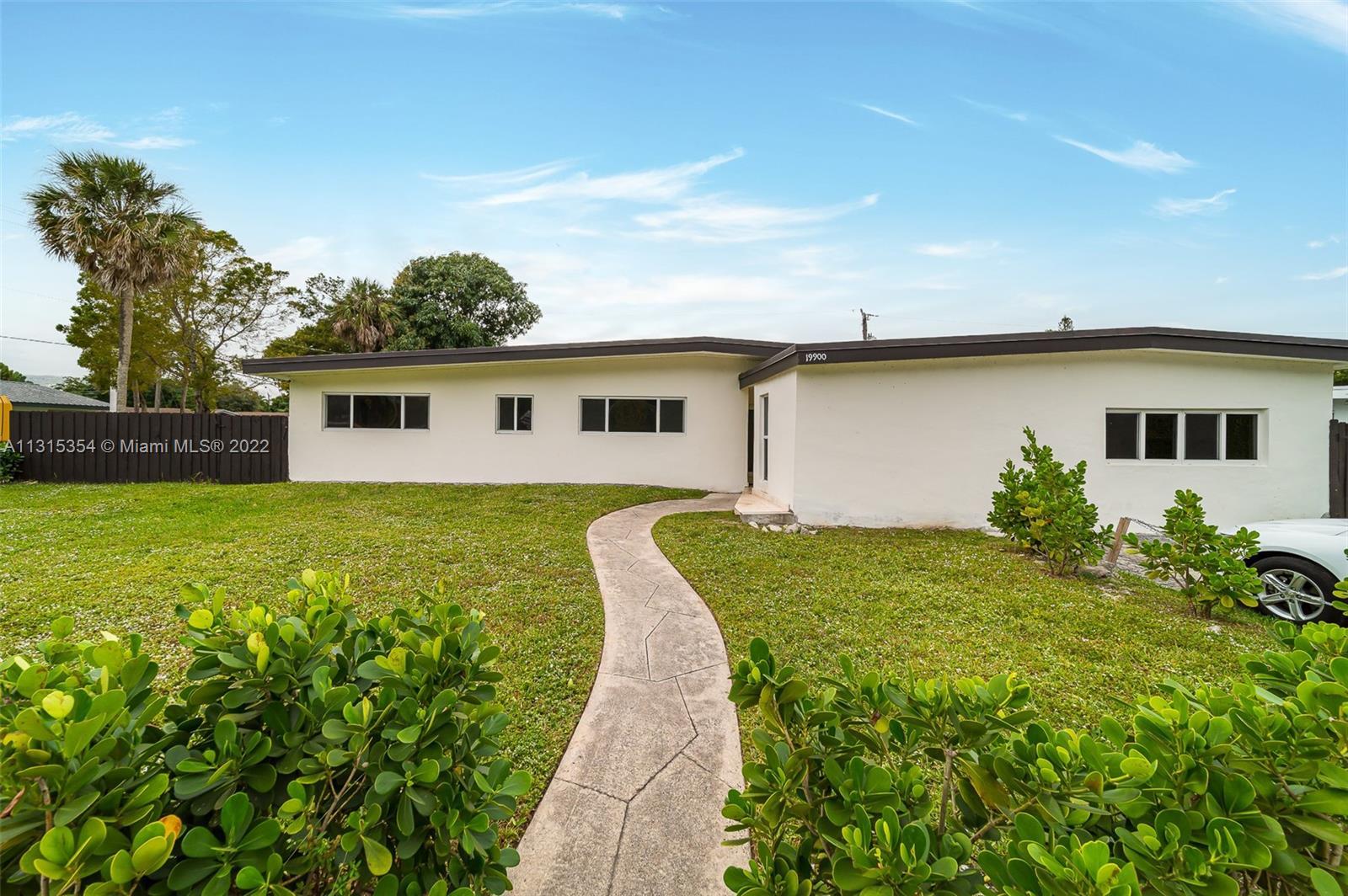 Photo of 19900 NE 21st Ave in Miami, FL