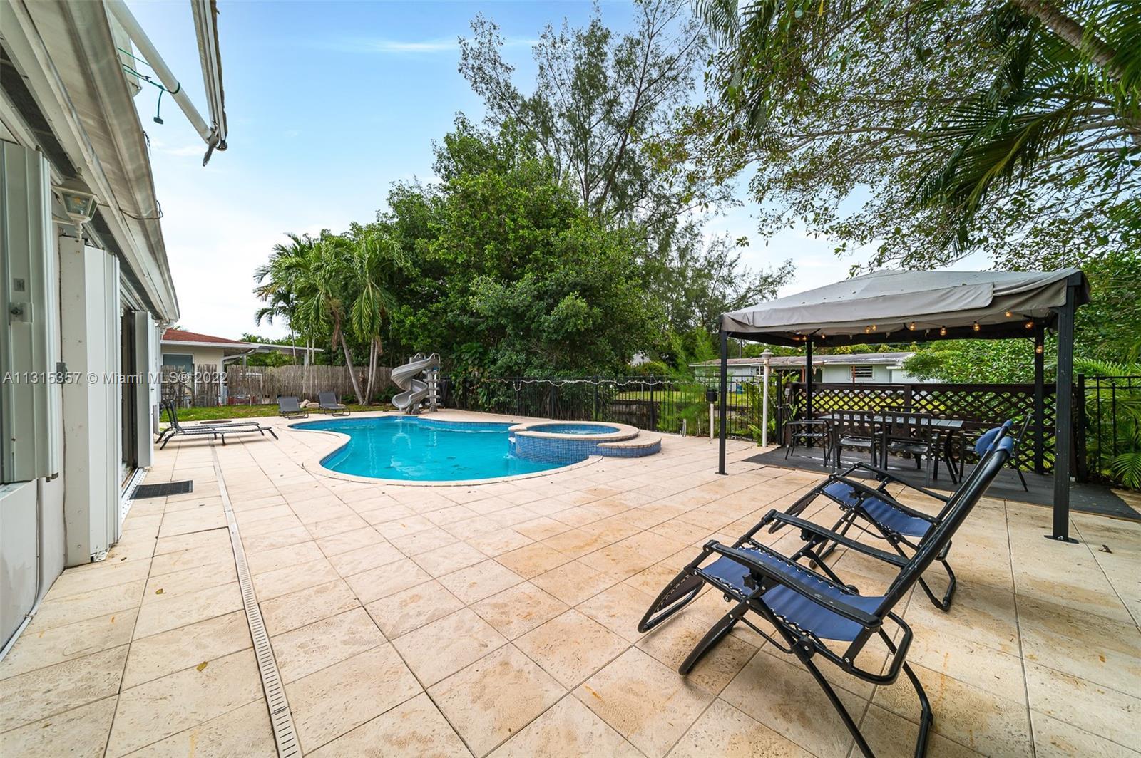 Photo of 2340 NE 192nd St #2340 in Miami, FL