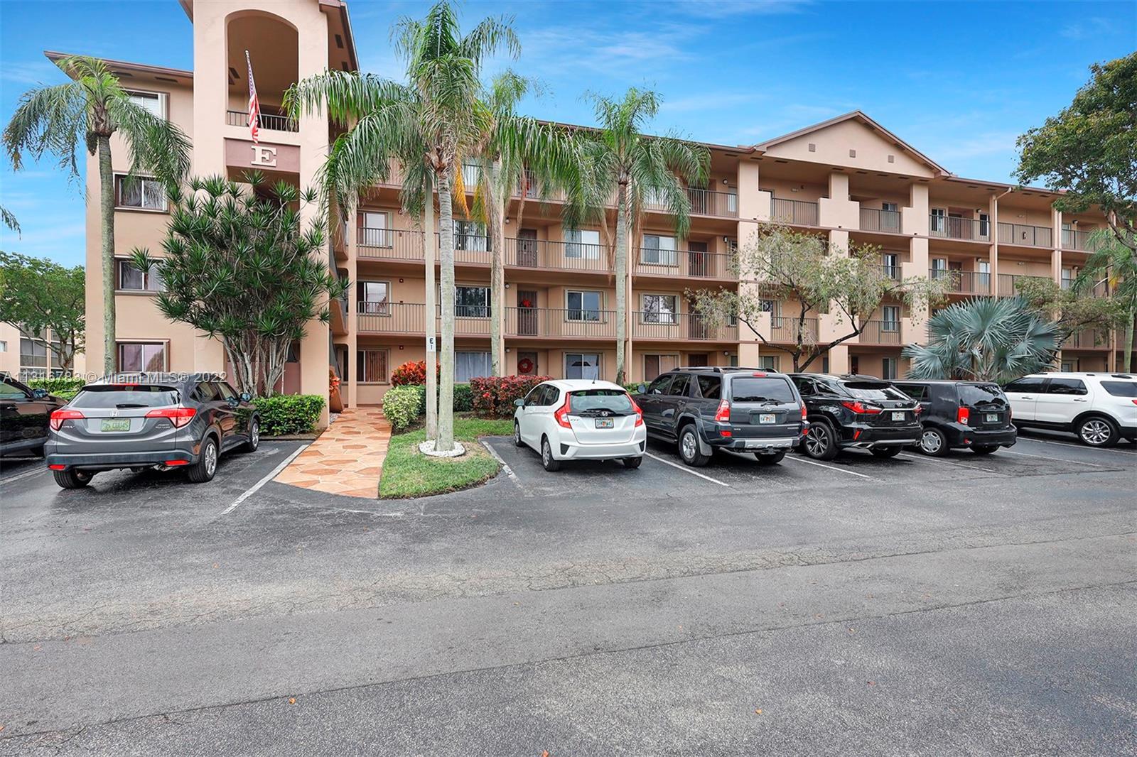 Photo of 12550 SW 15th St #302E in Pembroke Pines, FL