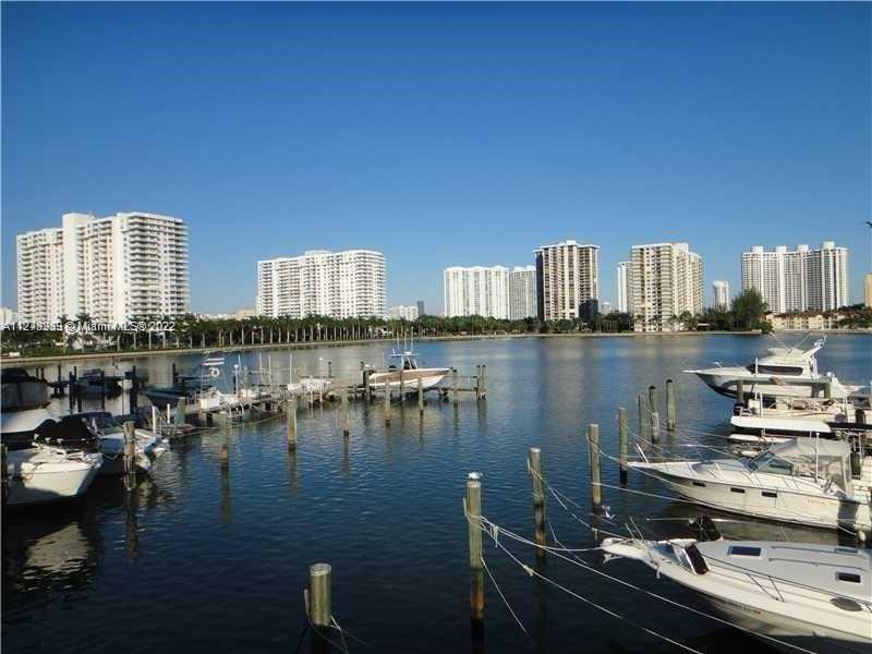 Immaculate Apartment in the heart of Aventura, enjoy Sunrise to Sunset Views. This spacious two bedr