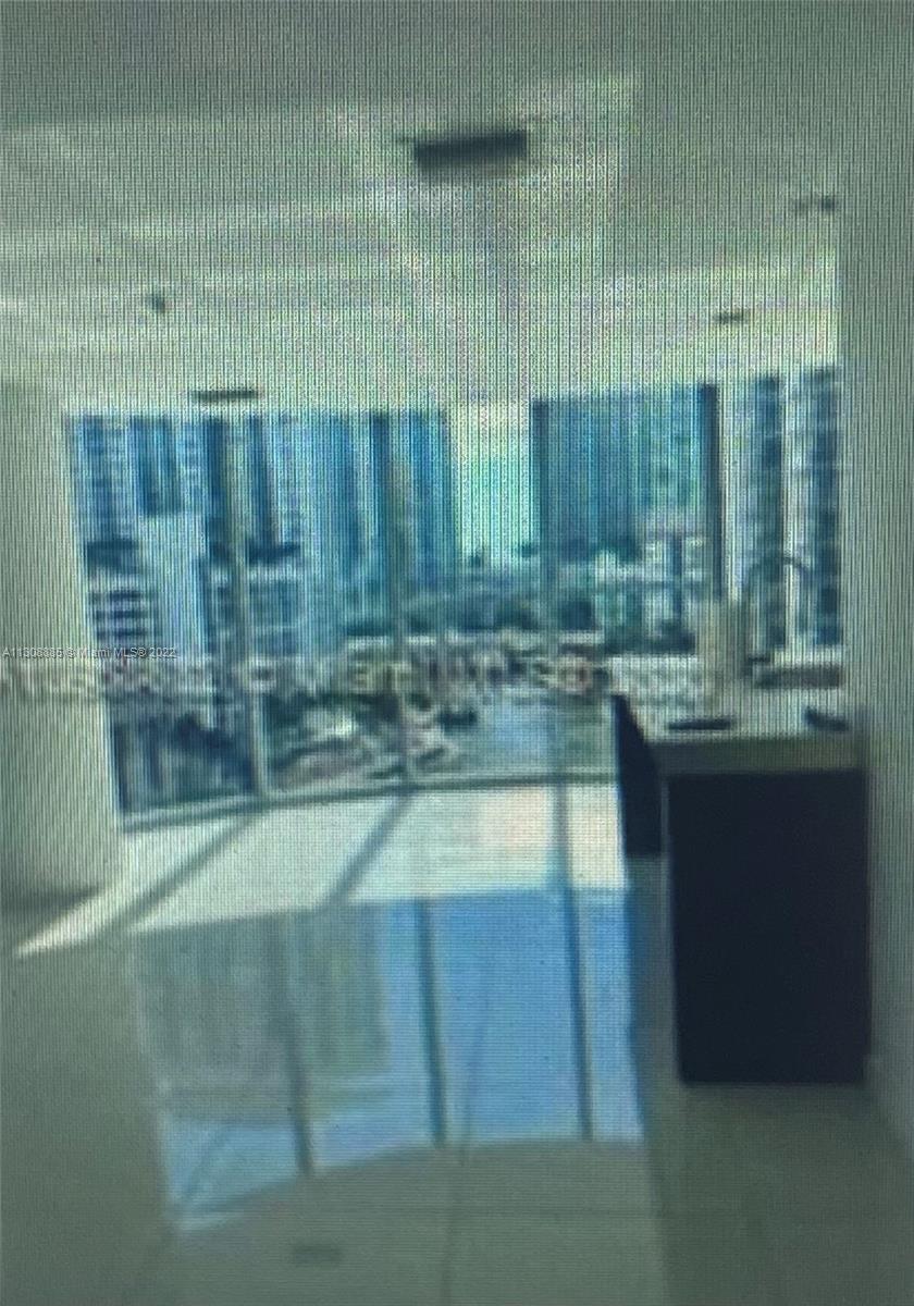 Stunning 3 bedroom and 3.5 bathroom condo in Biscayne Bay. Very bright and spacious apartment. Wonde