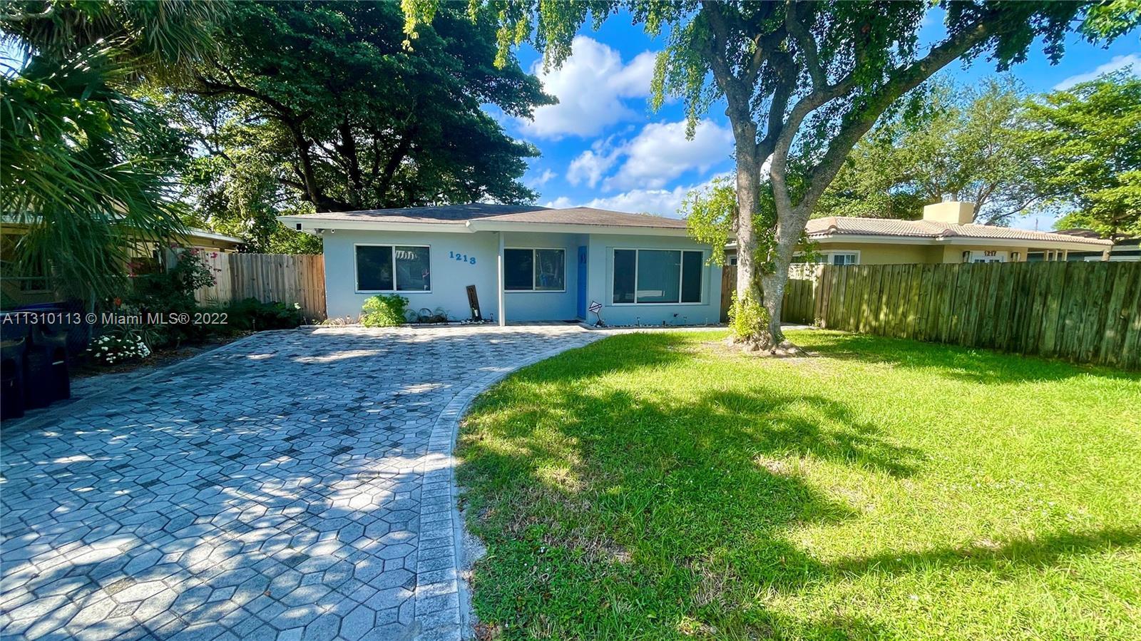 Newly remodeled 3 bdr/1bath home in the heart of Fort Lauderdale. Fully renovated kitchen and bathro