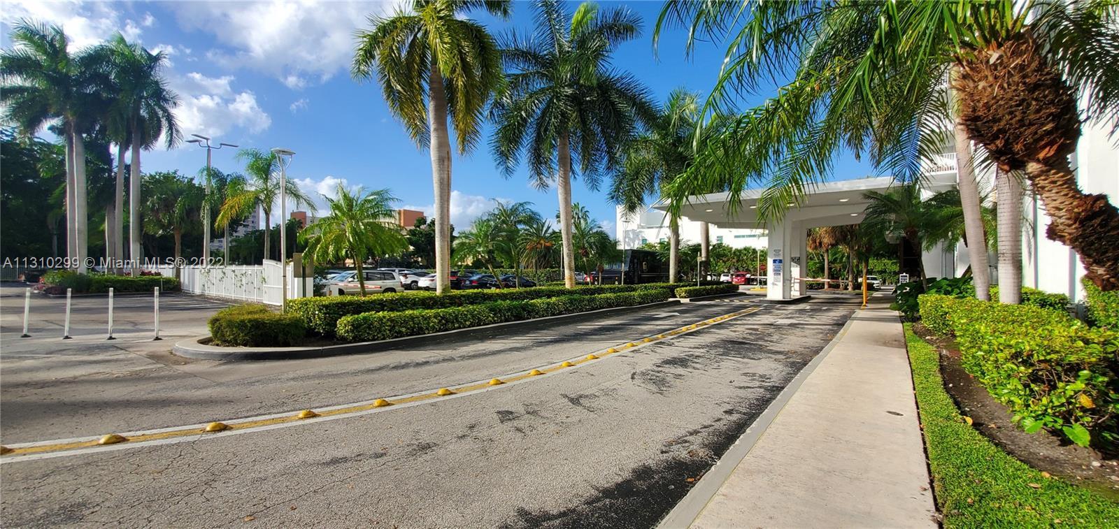 WELCOME TO THE WELL SOUGHT AFTER ADMIRALS PORT CONDOMINIUM!! THIS UPDATED GATED ENTRY BUILDING FEATU