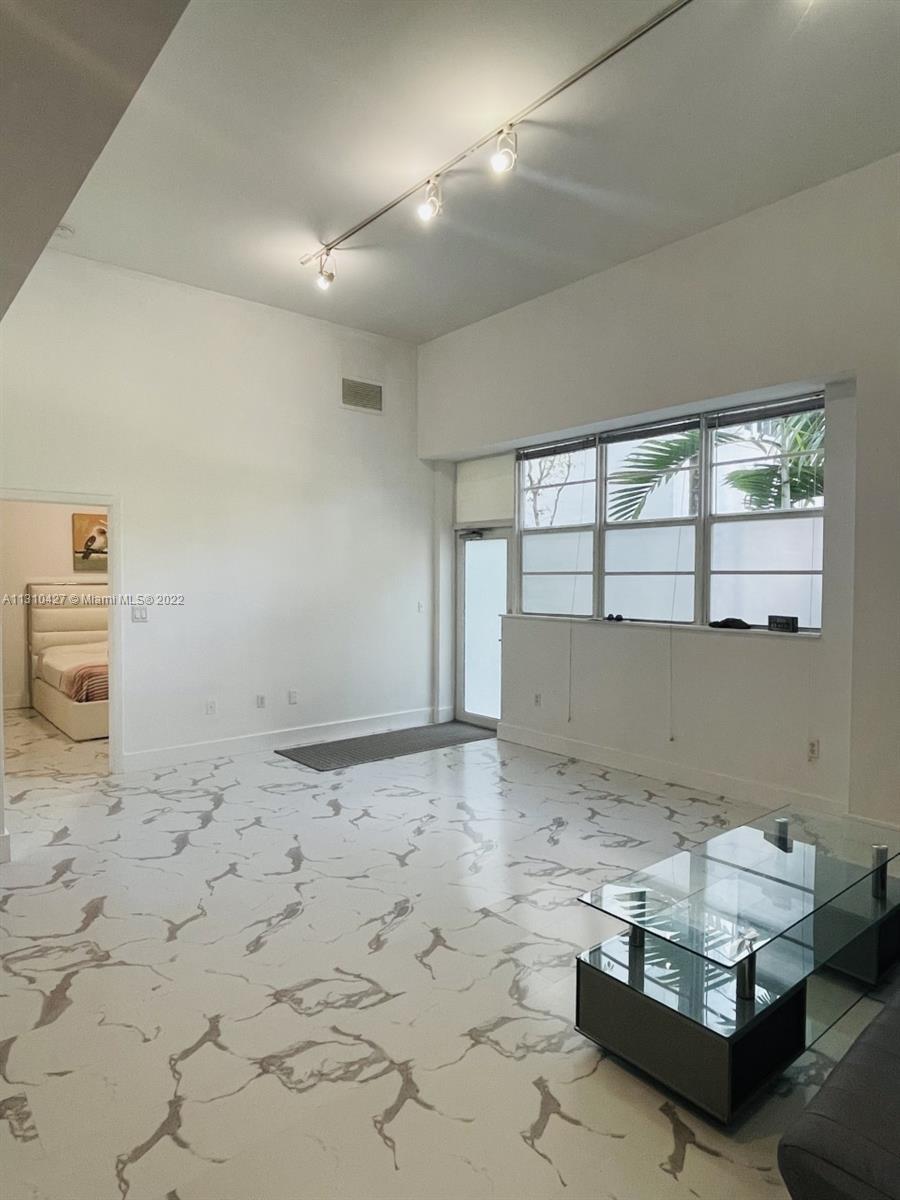 Spacious and bright apartment in South Beach features 1 bed, 1/1 baths,  12 ft ceilings, plenty of c