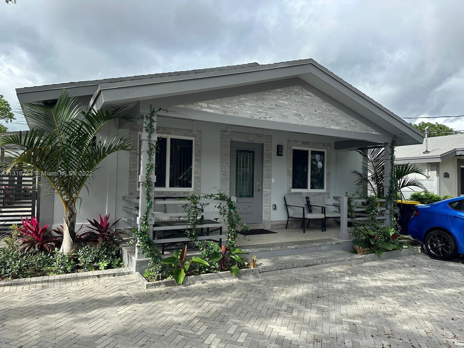 Photo of 4541 SW 26th Ter in Dania Beach, FL